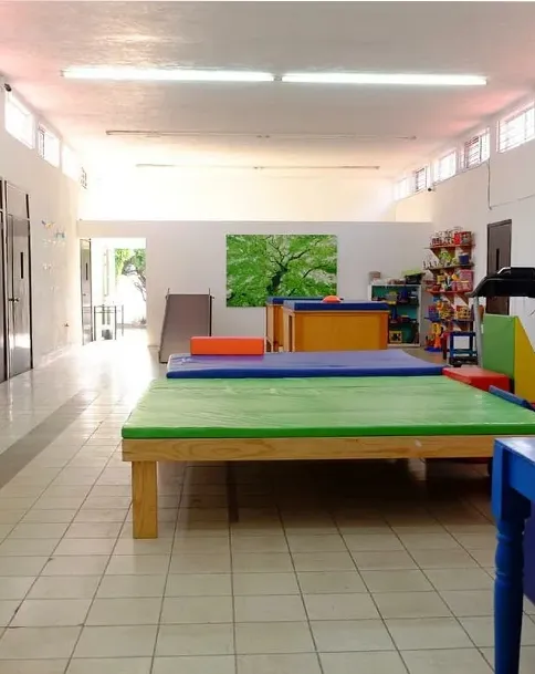 Sala de terapias donde se realizan diversas actividades terapéuticas.